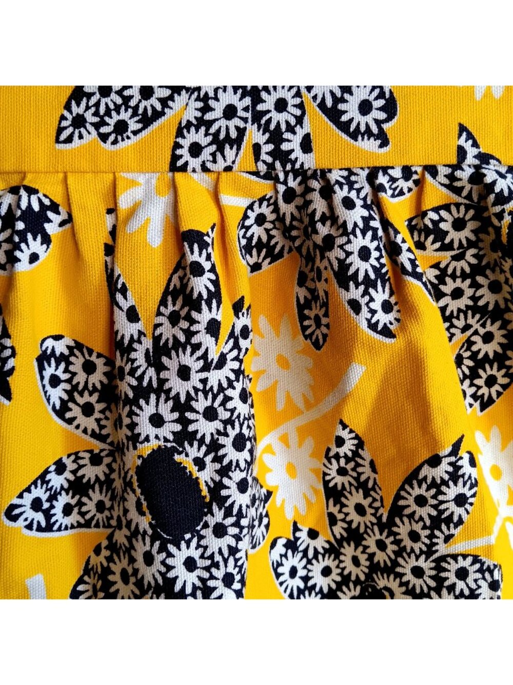 True Vintage Skirt 25" 25W 1970's sz 10 True VTG 70s SUNFLOWER PRINT YELLOW MINI